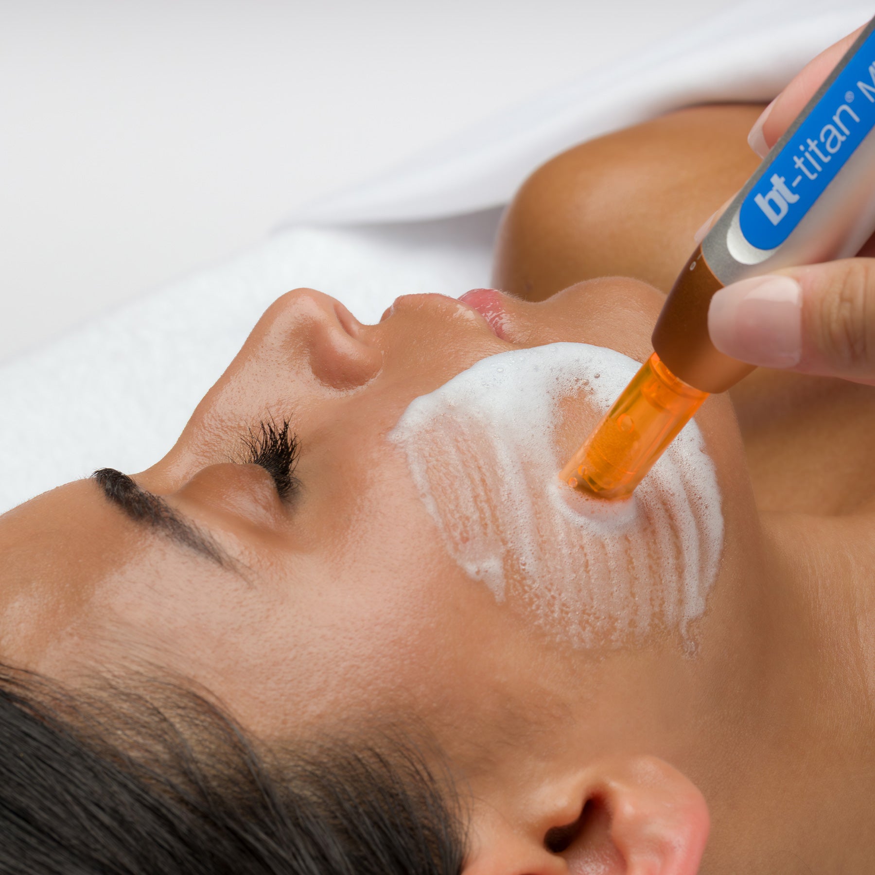 Aquafuse Tech Peel – Bio-Therapeutic